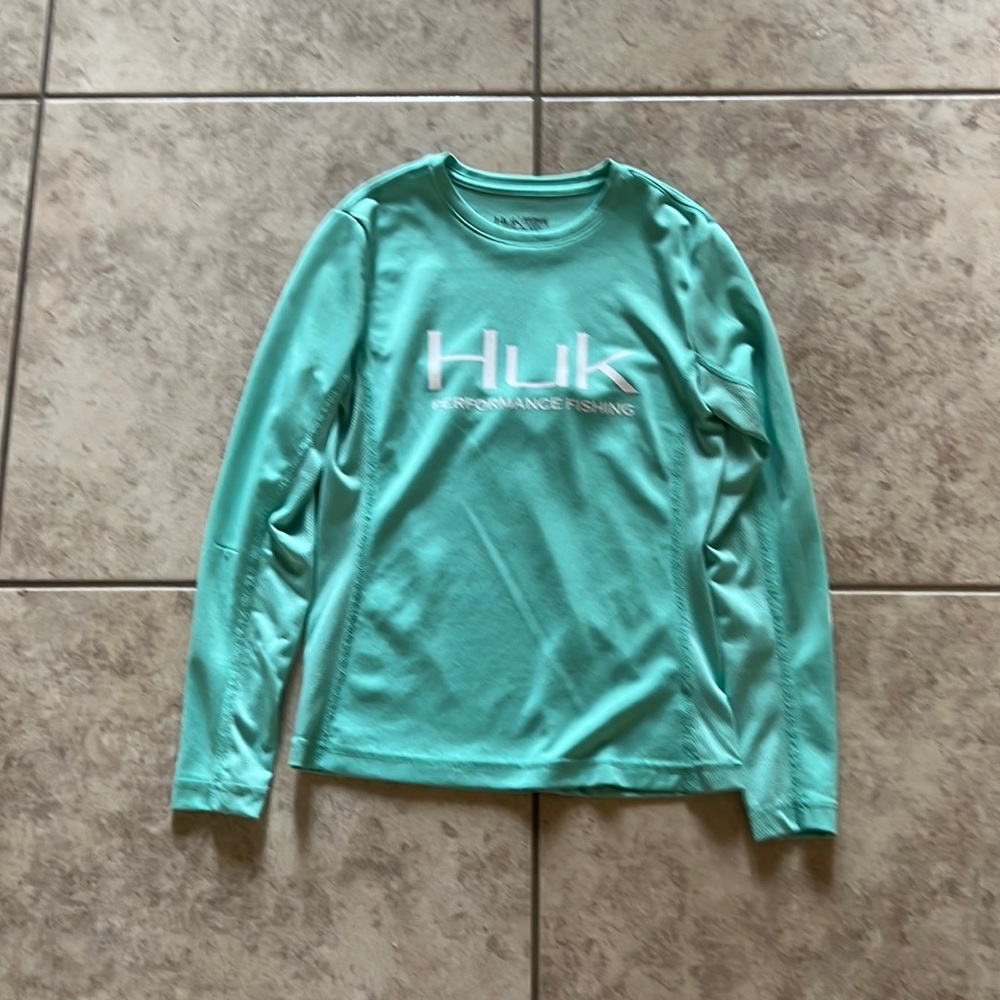 Women’s XS fishing shirts from HUK.